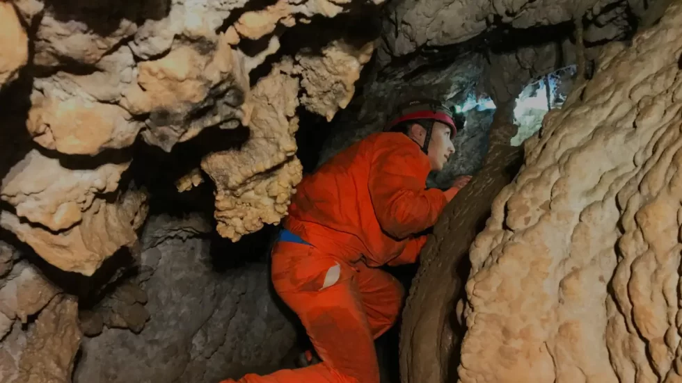 Cueva las lendreras León TIKI Aventura
