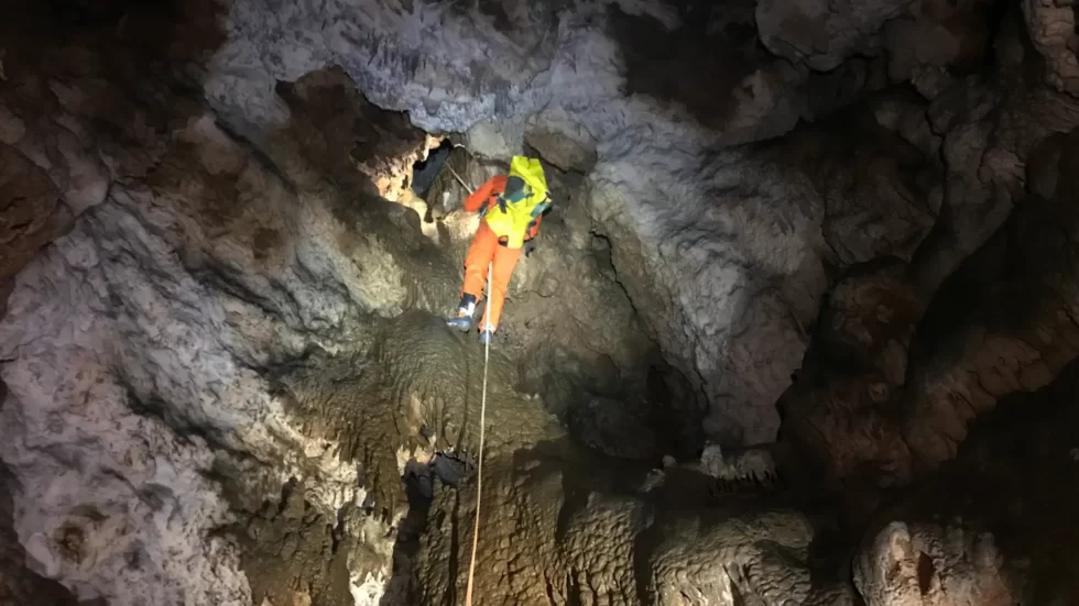 Cueva las lendreras León TIKI Aventura